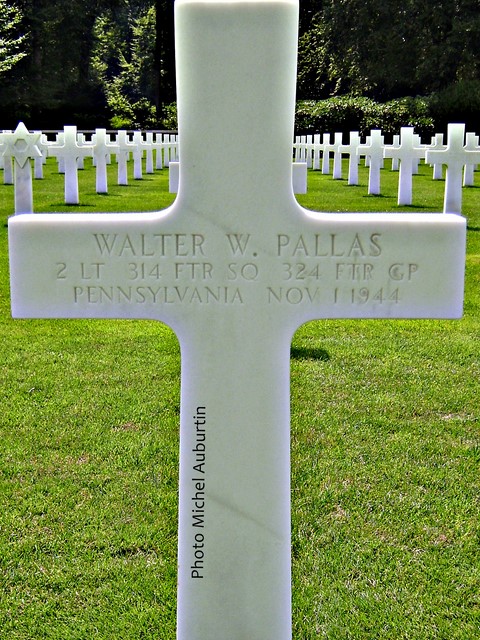 Tombe 2Lt Walter W Pallas