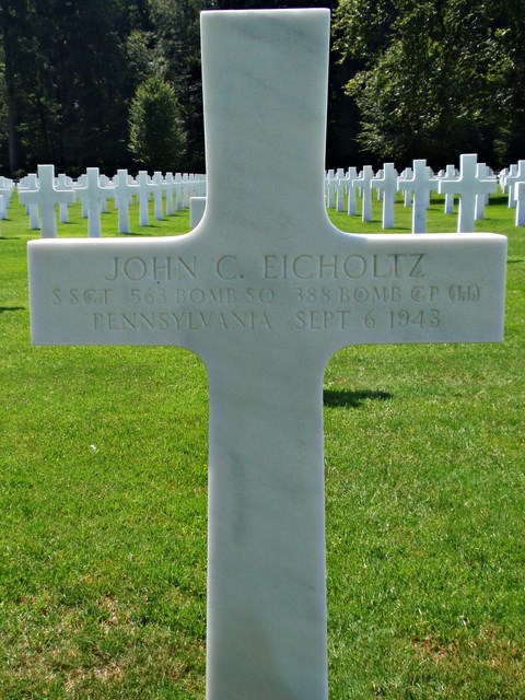 Tombe S/Sgt Eicholtz