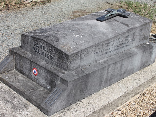 Tombe Sgt/C Paumier