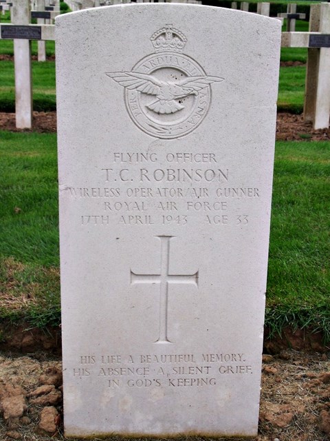 Tombe F/O Robinson