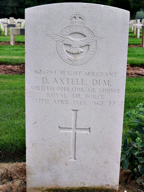 Tombe F/Sgt Axtell