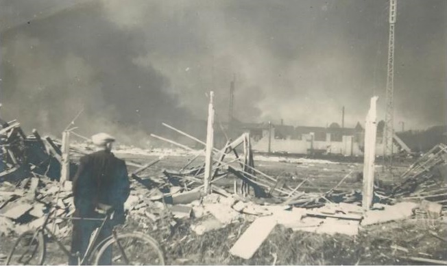 Usine Dunlop bombarde