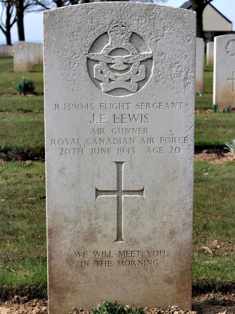 Tombe F/Sgt Jack E Lewis