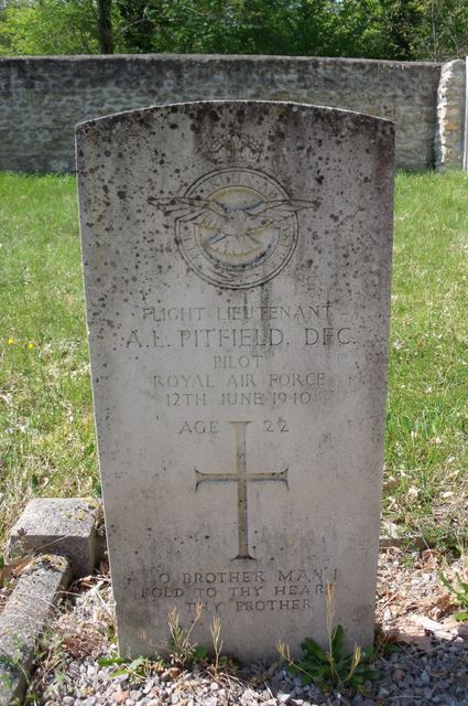 Tombe F/Lt Pitfield