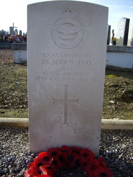 Tombe F/Lt Soden - Photo Michel Coste