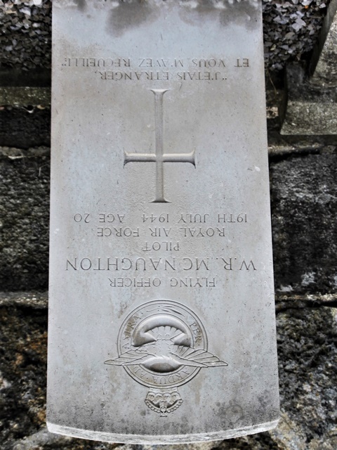 Tombe F/O McNaughton