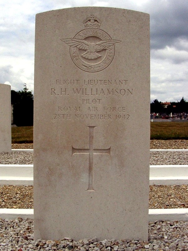 Tombe F/Lt Robert Henry Williamson