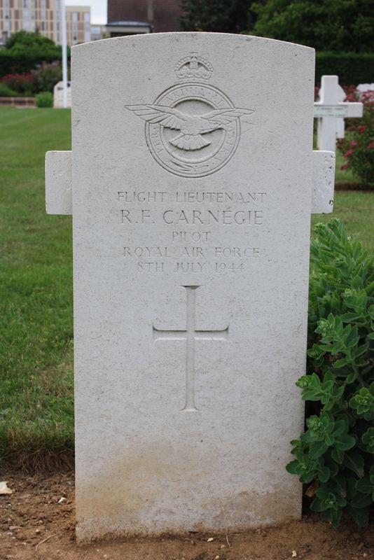 Tombe F/Lt Carnegie