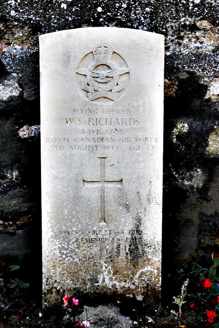 Tombe F/O Richards