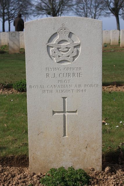 Tombe F/O Currie