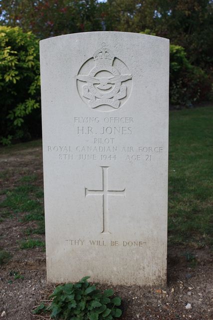 Tombe F/O Jones