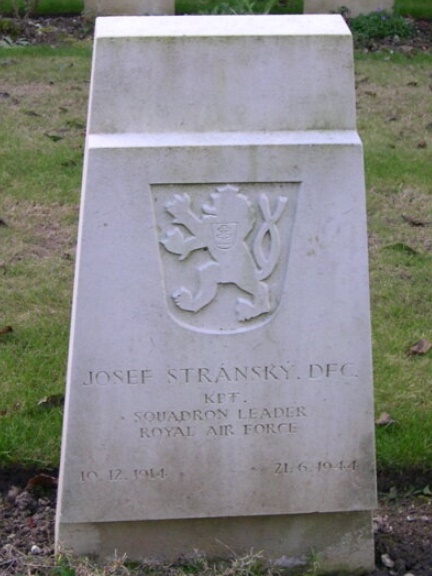 Tombe Sq/L Josef Stransky