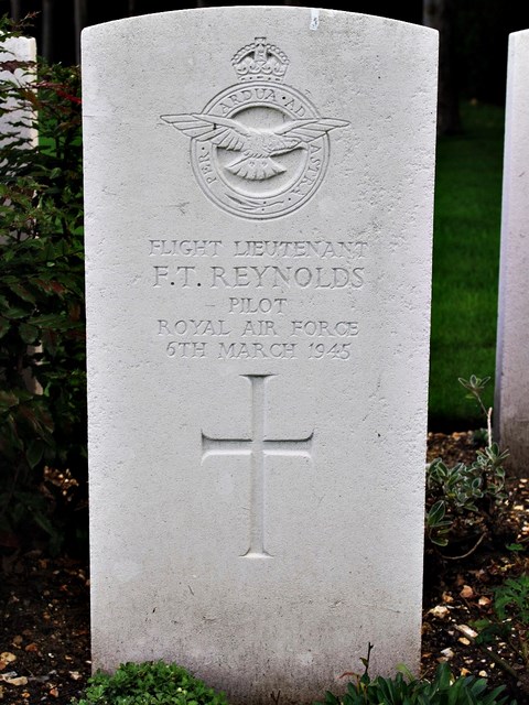 Tombe F/Lt Reynolds